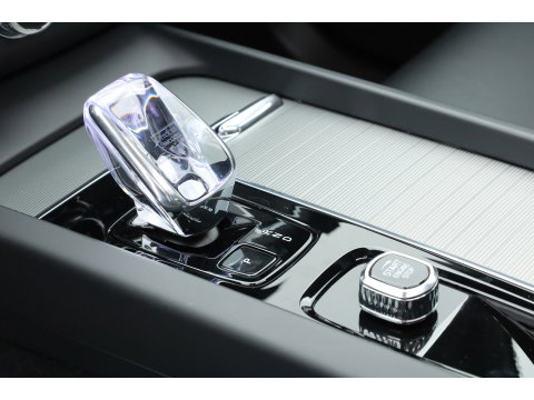 Volvo XC60 2.0 T6 Plug-in hybrid AWD Ultra Black Edition | Pano | 360 cam | Head up | B&W audio | ACC | Blis | Stoel & Stuur verw. |