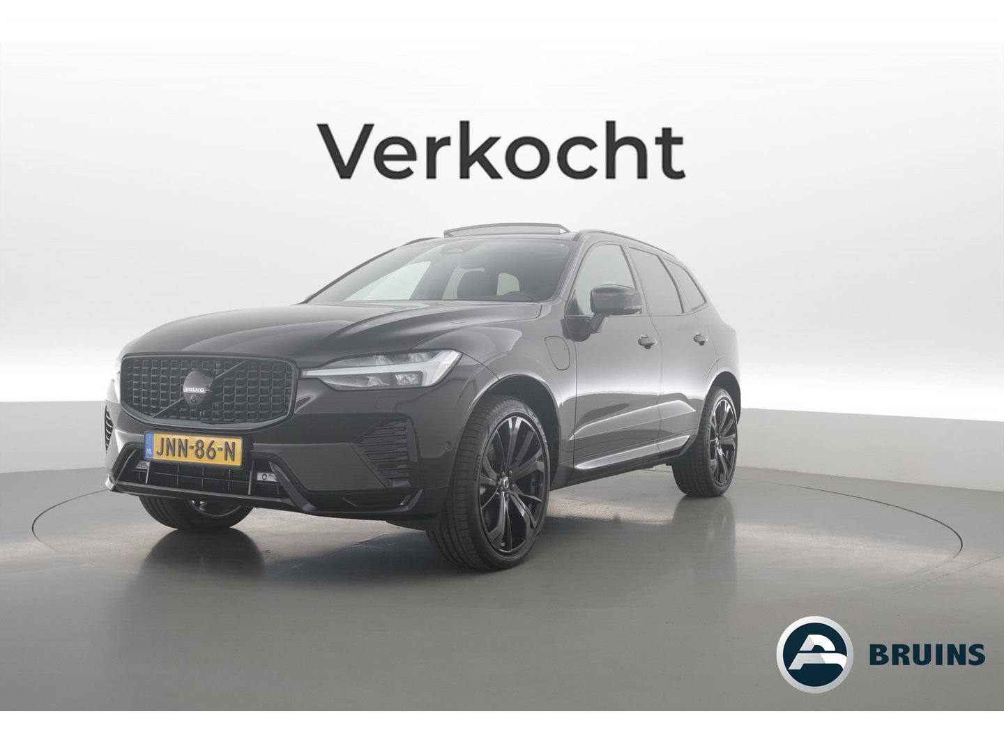 Volvo XC60 2.0 T6 Plug-in hybrid AWD Ultra Black Edition | Pano | 360 cam | Head up | B&W audio | ACC | Blis | Stoel & Stuur verw. |
