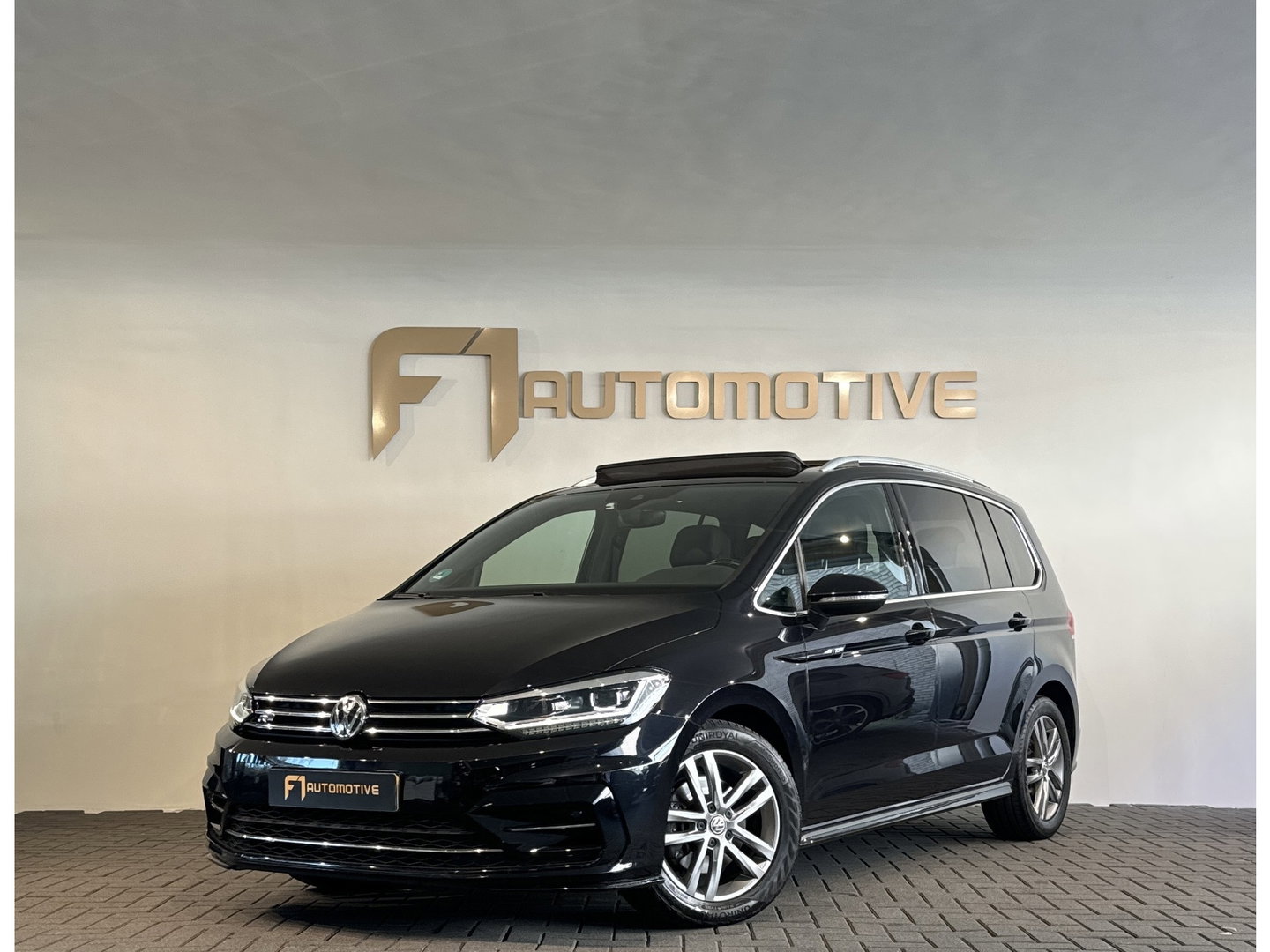 Volkswagen Touran 1.5 TSI R-Line 7p Pano|ACC|Keyless|Stoelverwarming|Carplay