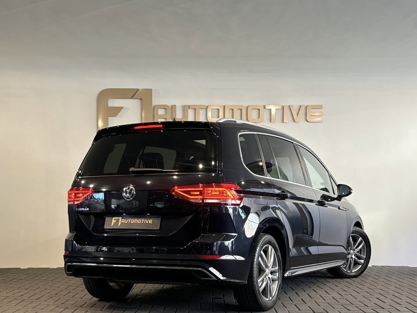 Volkswagen Touran 1.5 TSI R-Line 7p Pano|ACC|Keyless|Stoelverwarming|Carplay