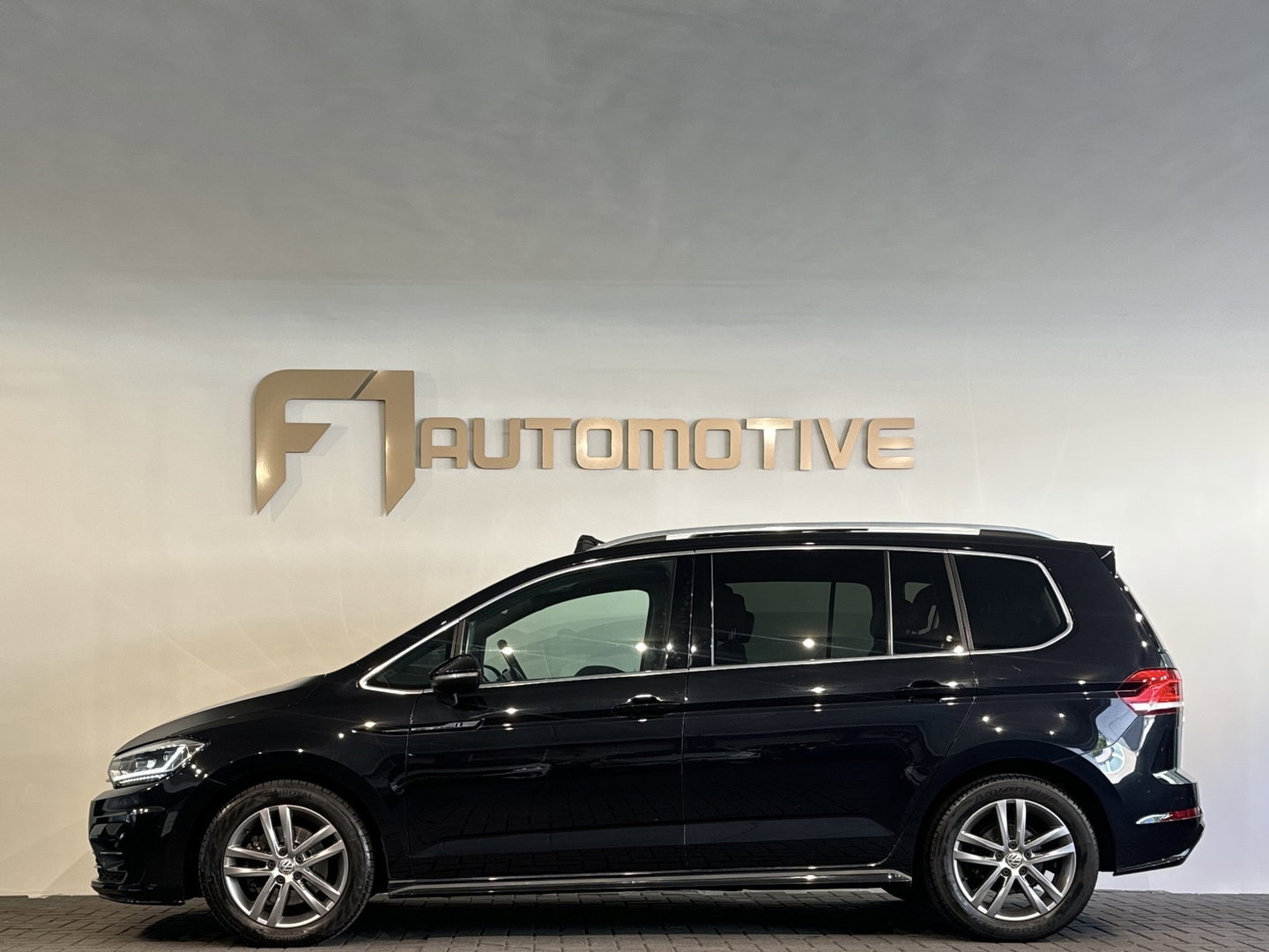 Volkswagen Touran 1.5 TSI R-Line 7p Pano|ACC|Keyless|Stoelverwarming|Carplay