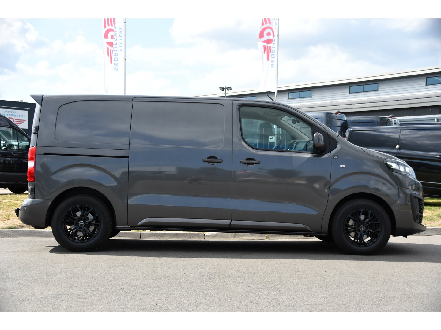 Citroën Jumpy 2.0 BlueHDI 180 L2 PB Edition 360 Camera, Cruise, Carplay, Leder, 177pk, Multimedia, Trekhaak, Sensoren, Automaat, Uniek!