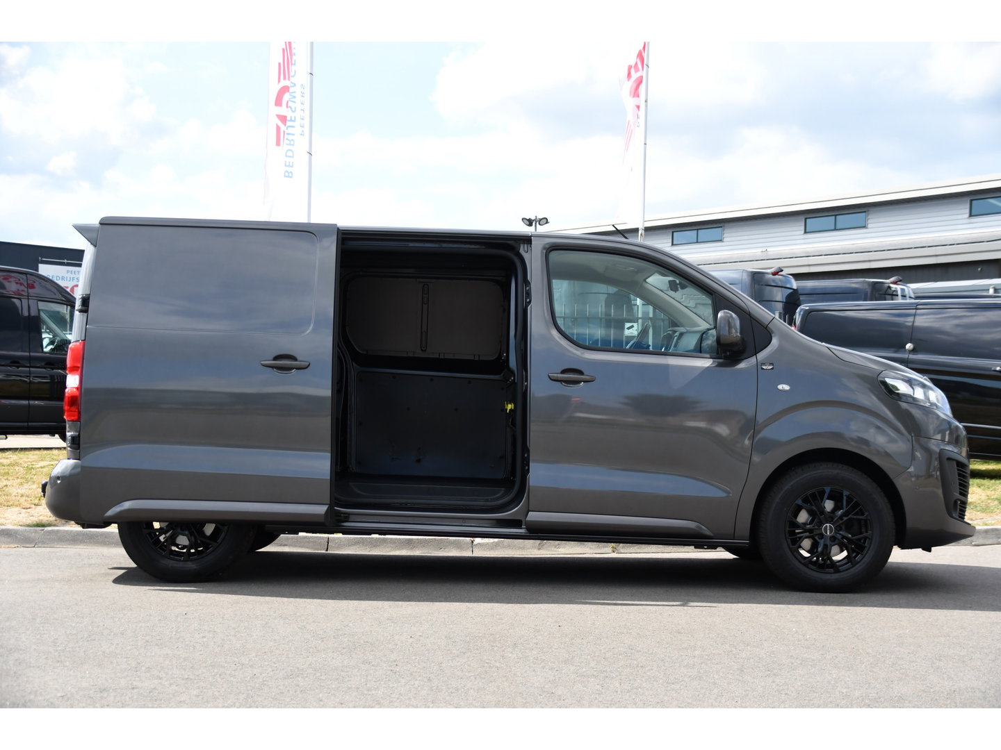 Citroën Jumpy 2.0 BlueHDI 180 L2 PB Edition 360 Camera, Cruise, Carplay, Leder, 177pk, Multimedia, Trekhaak, Sensoren, Automaat, Uniek!