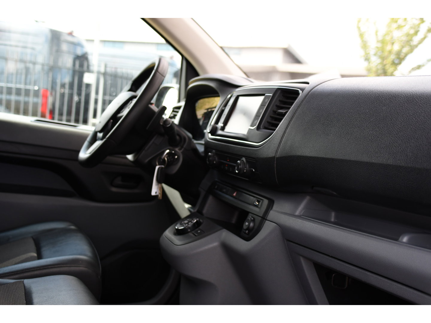 Citroën Jumpy 2.0 BlueHDI 180 L2 PB Edition 360 Camera, Cruise, Carplay, Leder, 177pk, Multimedia, Trekhaak, Sensoren, Automaat, Uniek!