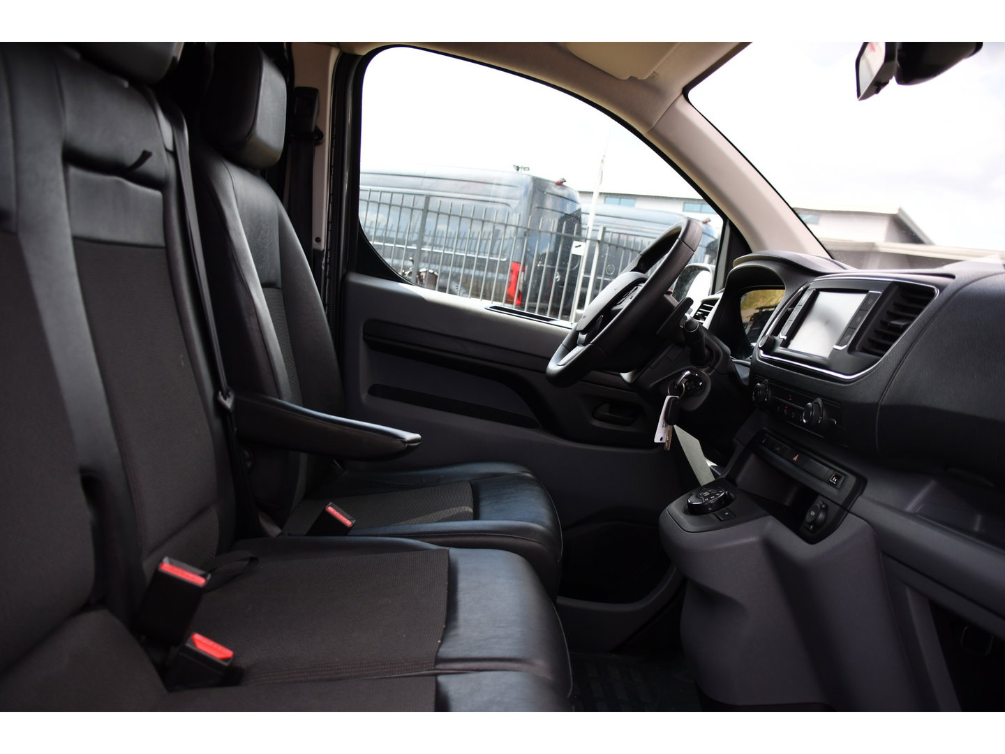 Citroën Jumpy 2.0 BlueHDI 180 L2 PB Edition 360 Camera, Cruise, Carplay, Leder, 177pk, Multimedia, Trekhaak, Sensoren, Automaat, Uniek!