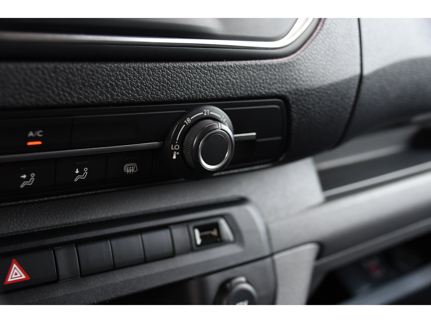 Citroën Jumpy 2.0 BlueHDI 180 L2 PB Edition 360 Camera, Cruise, Carplay, Leder, 177pk, Multimedia, Trekhaak, Sensoren, Automaat, Uniek!