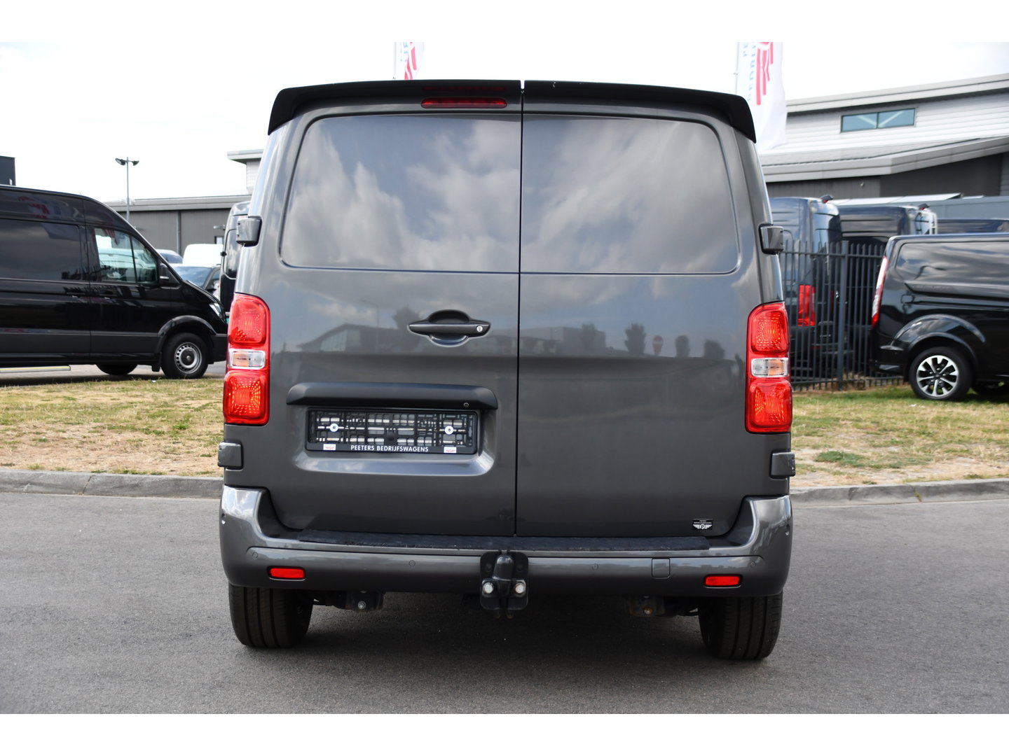 Citroën Jumpy 2.0 BlueHDI 180 L2 PB Edition 360 Camera, Cruise, Carplay, Leder, 177pk, Multimedia, Trekhaak, Sensoren, Automaat, Uniek!