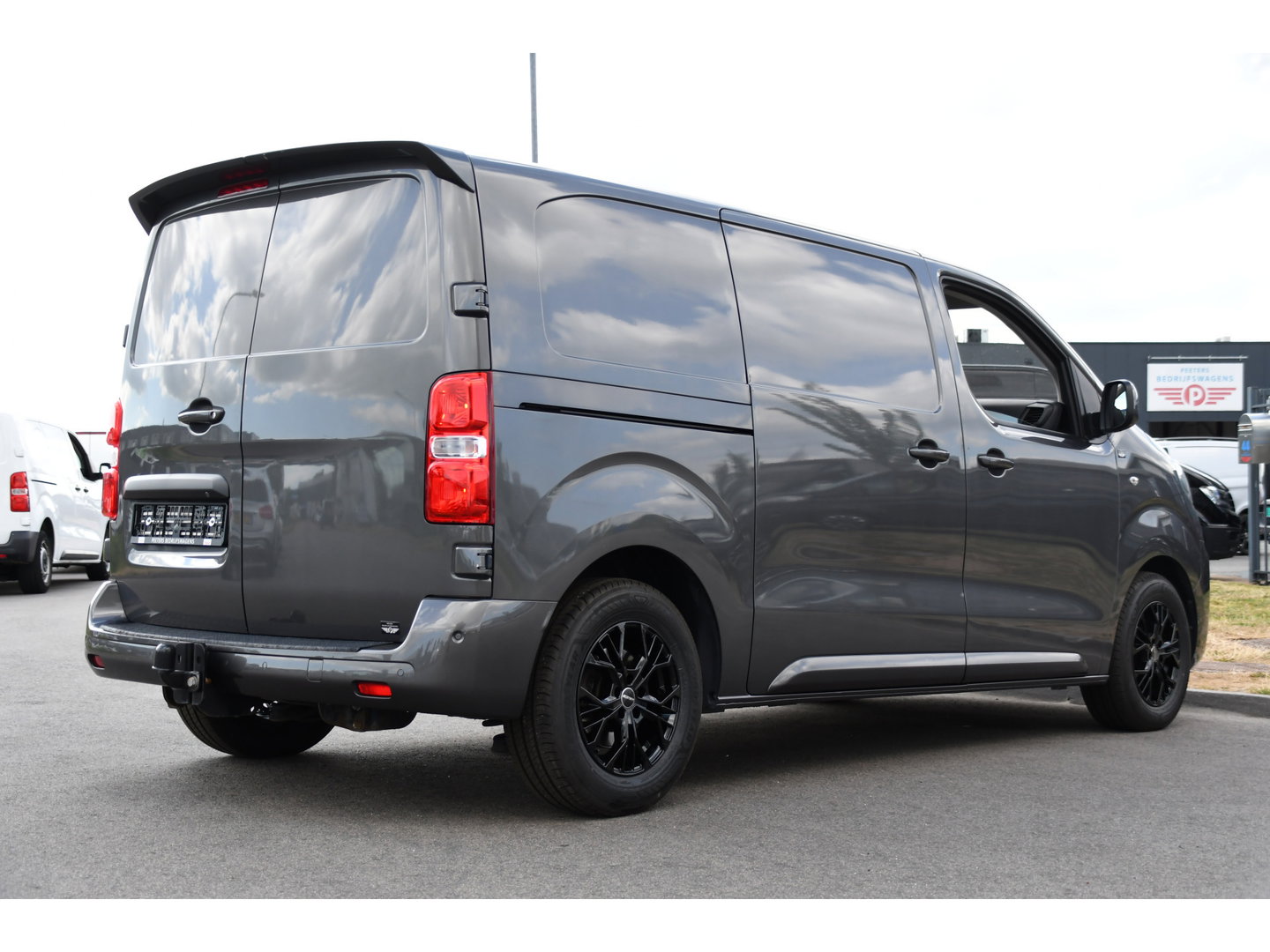 Citroën Jumpy 2.0 BlueHDI 180 L2 PB Edition 360 Camera, Cruise, Carplay, Leder, 177pk, Multimedia, Trekhaak, Sensoren, Automaat, Uniek!