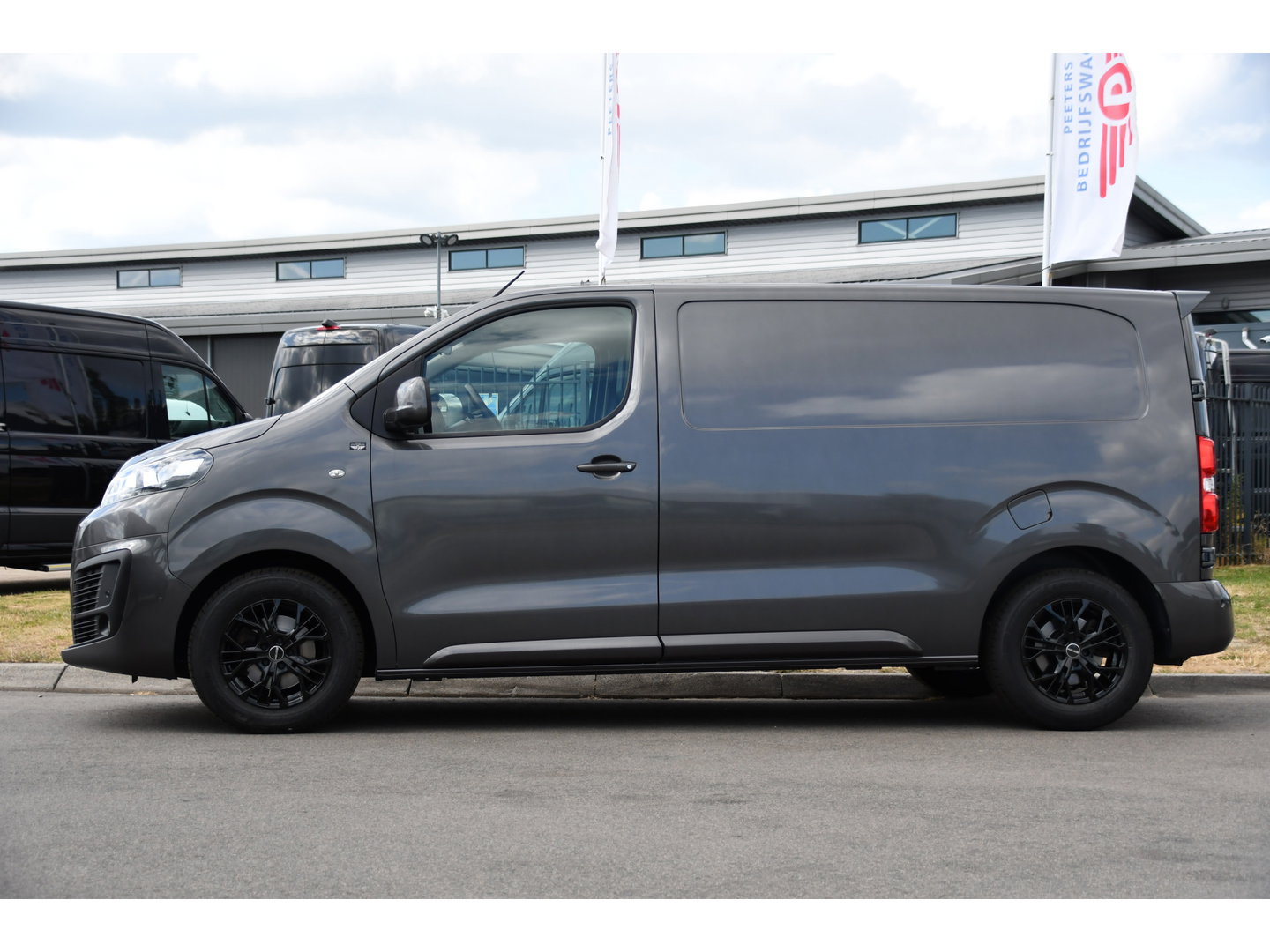 Citroën Jumpy 2.0 BlueHDI 180 L2 PB Edition 360 Camera, Cruise, Carplay, Leder, 177pk, Multimedia, Trekhaak, Sensoren, Automaat, Uniek!