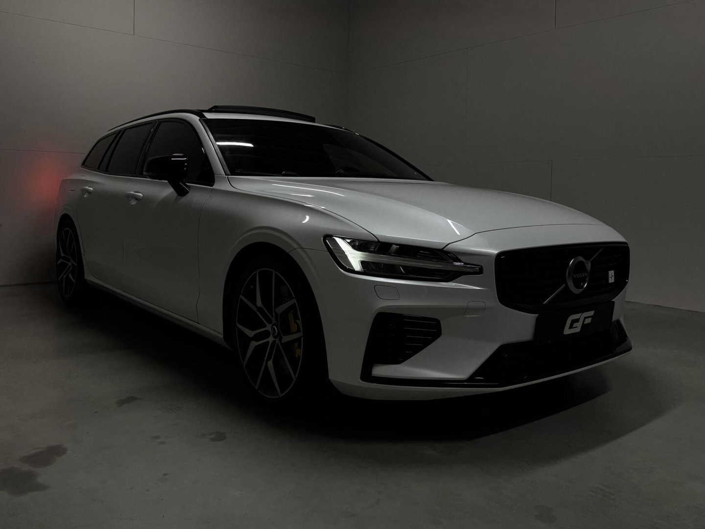 Volvo V60 2.0 T8 Twin Engine AWD Polestar Engineered Pano B&W 360° Carplay