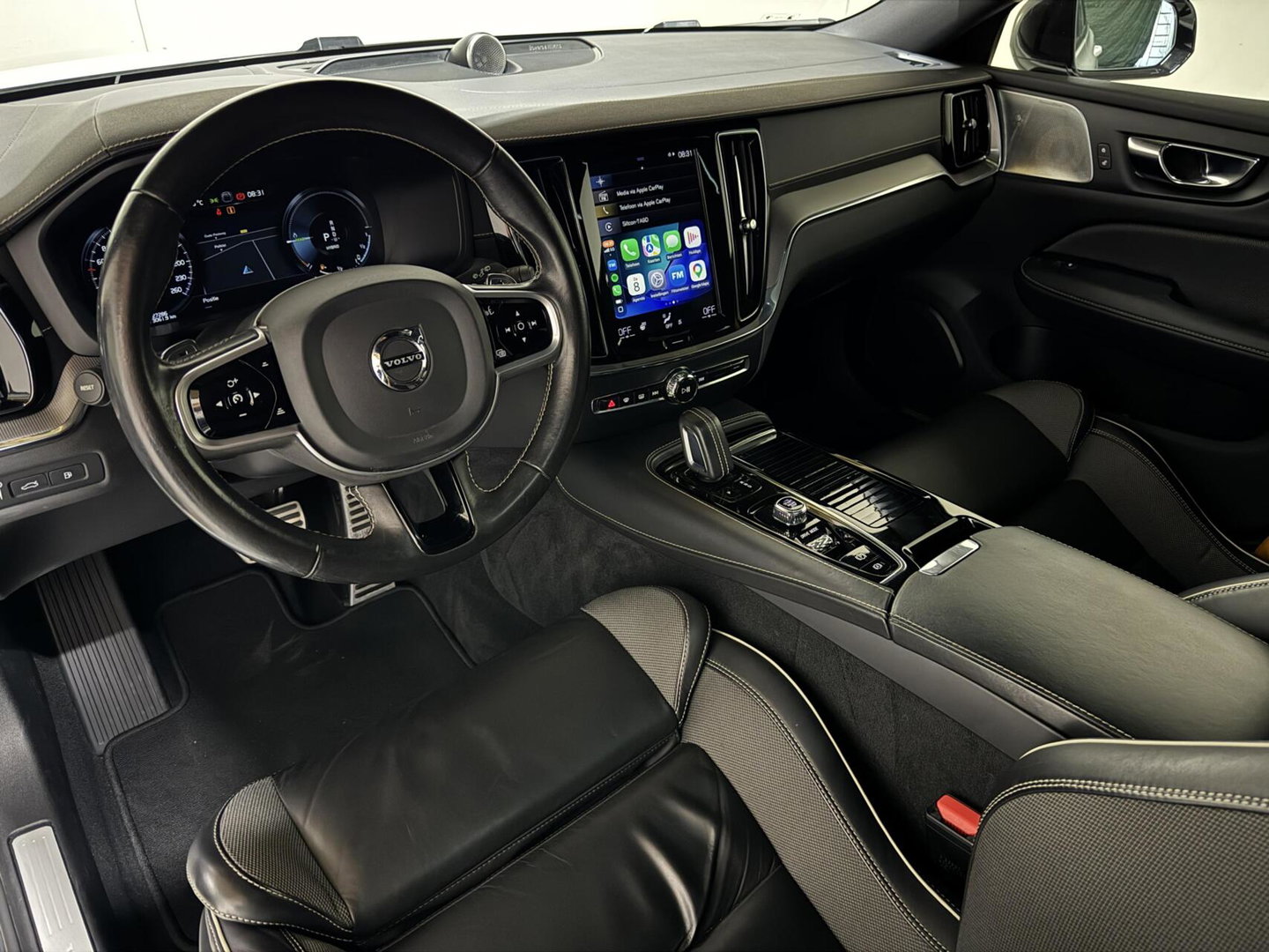Volvo V60 2.0 T8 Twin Engine AWD Polestar Engineered Pano B&W 360° Carplay