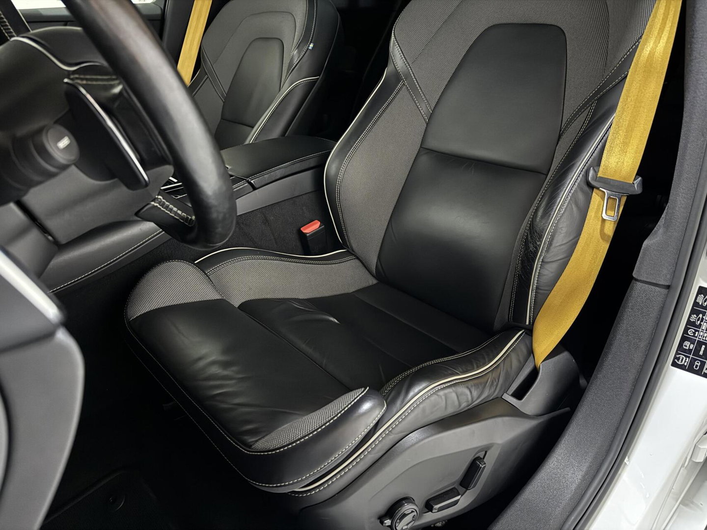 Volvo V60 2.0 T8 Twin Engine AWD Polestar Engineered Pano B&W 360° Carplay