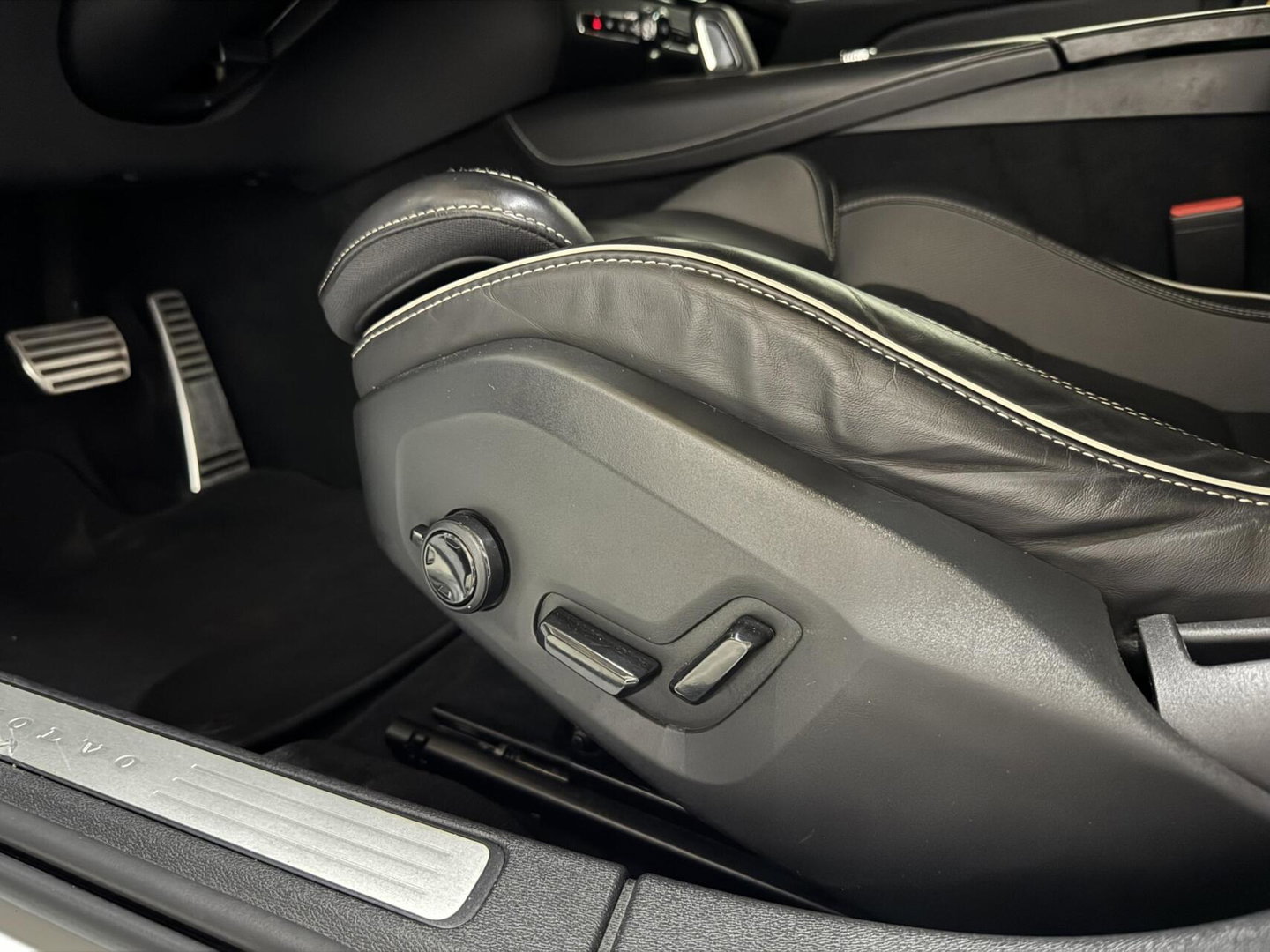 Volvo V60 2.0 T8 Twin Engine AWD Polestar Engineered Pano B&W 360° Carplay