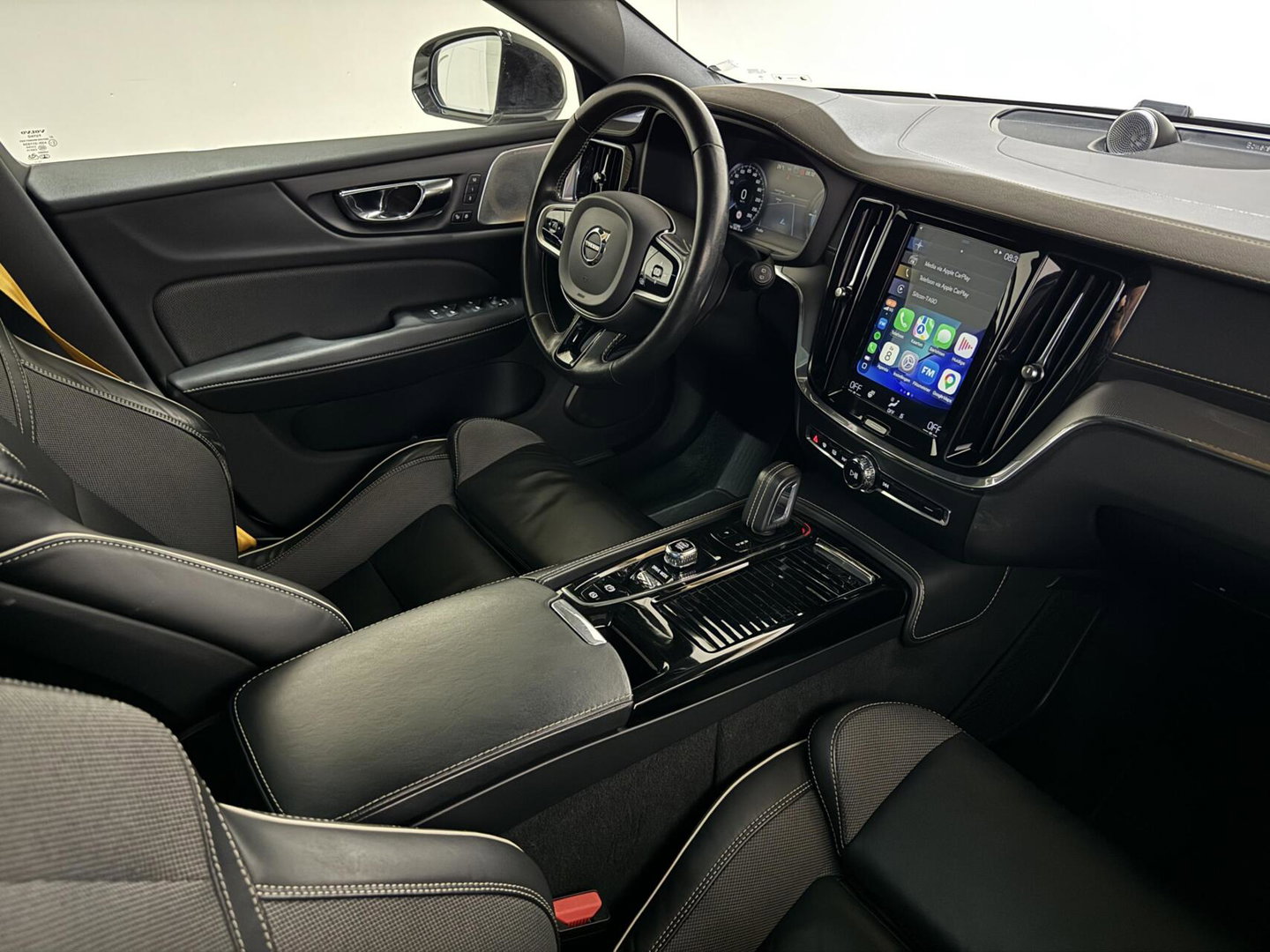 Volvo V60 2.0 T8 Twin Engine AWD Polestar Engineered Pano B&W 360° Carplay