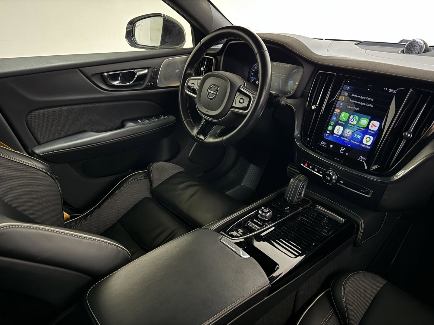 Volvo V60 2.0 T8 Twin Engine AWD Polestar Engineered Pano B&W 360° Carplay