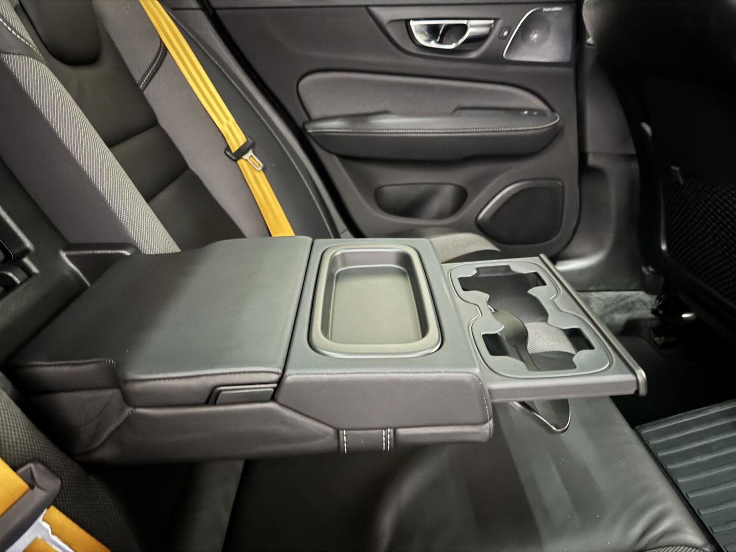 Volvo V60 2.0 T8 Twin Engine AWD Polestar Engineered Pano B&W 360° Carplay