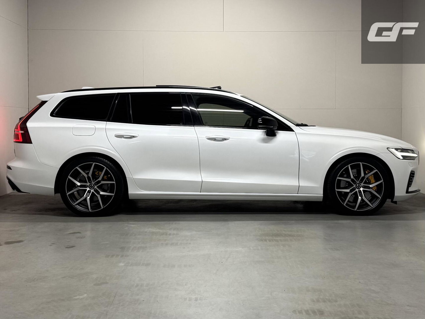 Volvo V60 2.0 T8 Twin Engine AWD Polestar Engineered Pano B&W 360° Carplay