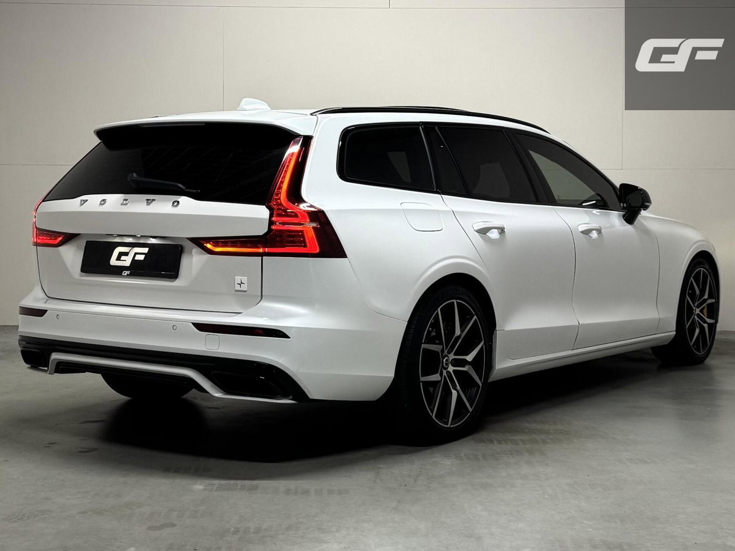 Volvo V60 2.0 T8 Twin Engine AWD Polestar Engineered Pano B&W 360° Carplay