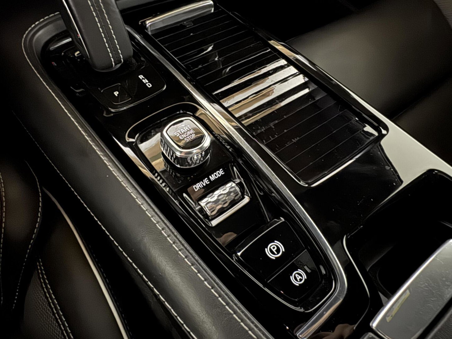 Volvo V60 2.0 T8 Twin Engine AWD Polestar Engineered Pano B&W 360° Carplay