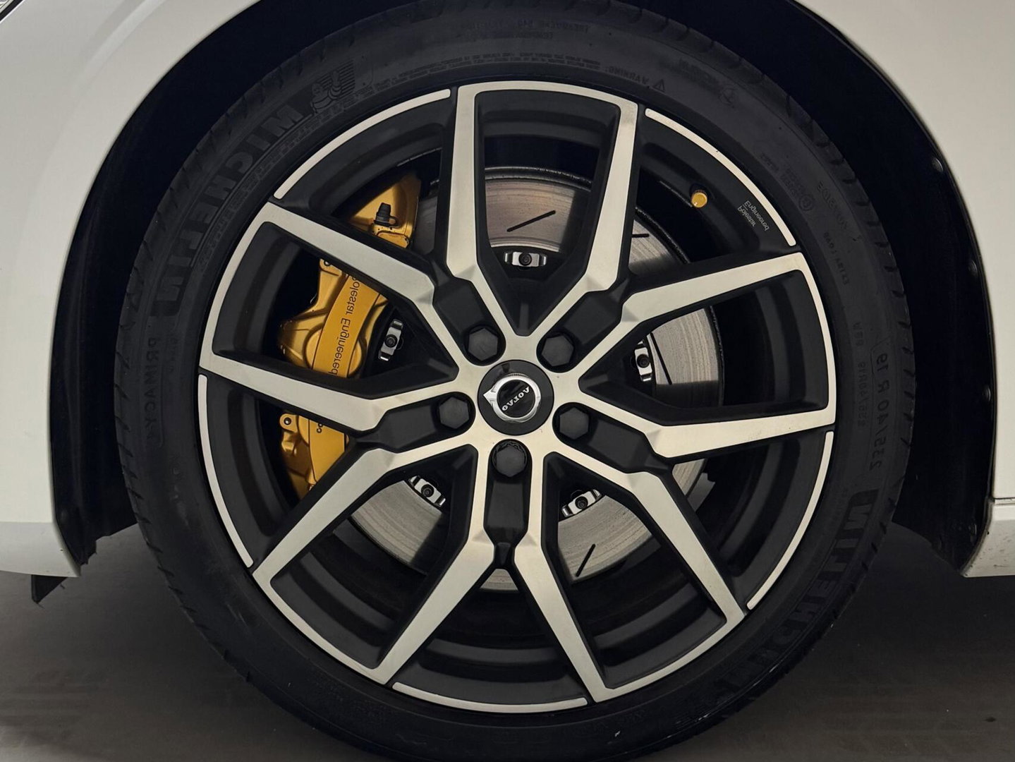Volvo V60 2.0 T8 Twin Engine AWD Polestar Engineered Pano B&W 360° Carplay