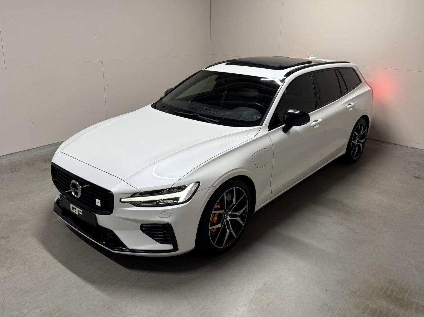 Volvo V60 2.0 T8 Twin Engine AWD Polestar Engineered Pano B&W 360° Carplay