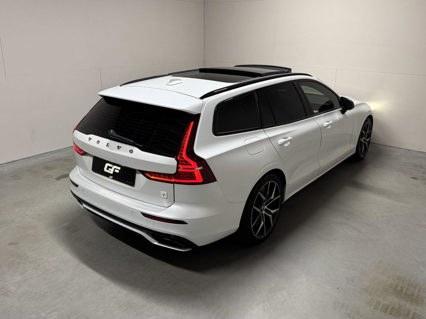 Volvo V60 2.0 T8 Twin Engine AWD Polestar Engineered Pano B&W 360° Carplay