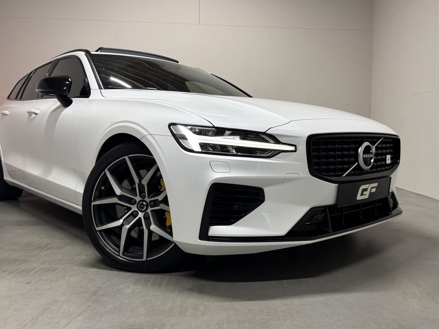 Volvo V60 2.0 T8 Twin Engine AWD Polestar Engineered Pano B&W 360° Carplay