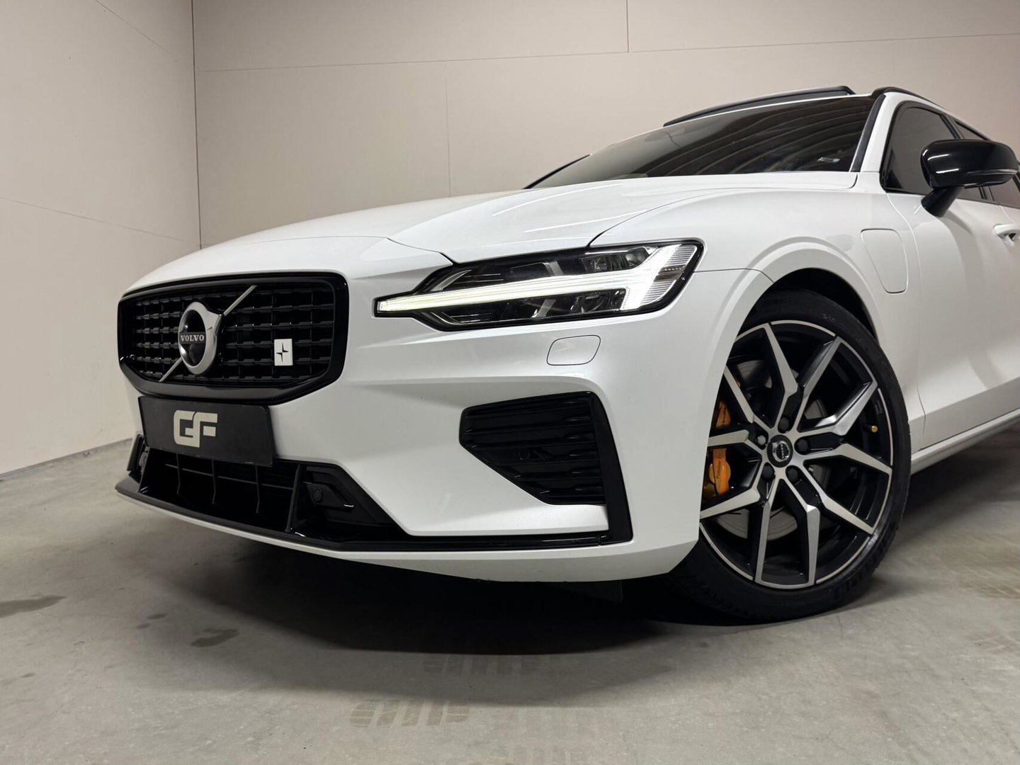 Volvo V60 2.0 T8 Twin Engine AWD Polestar Engineered Pano B&W 360° Carplay