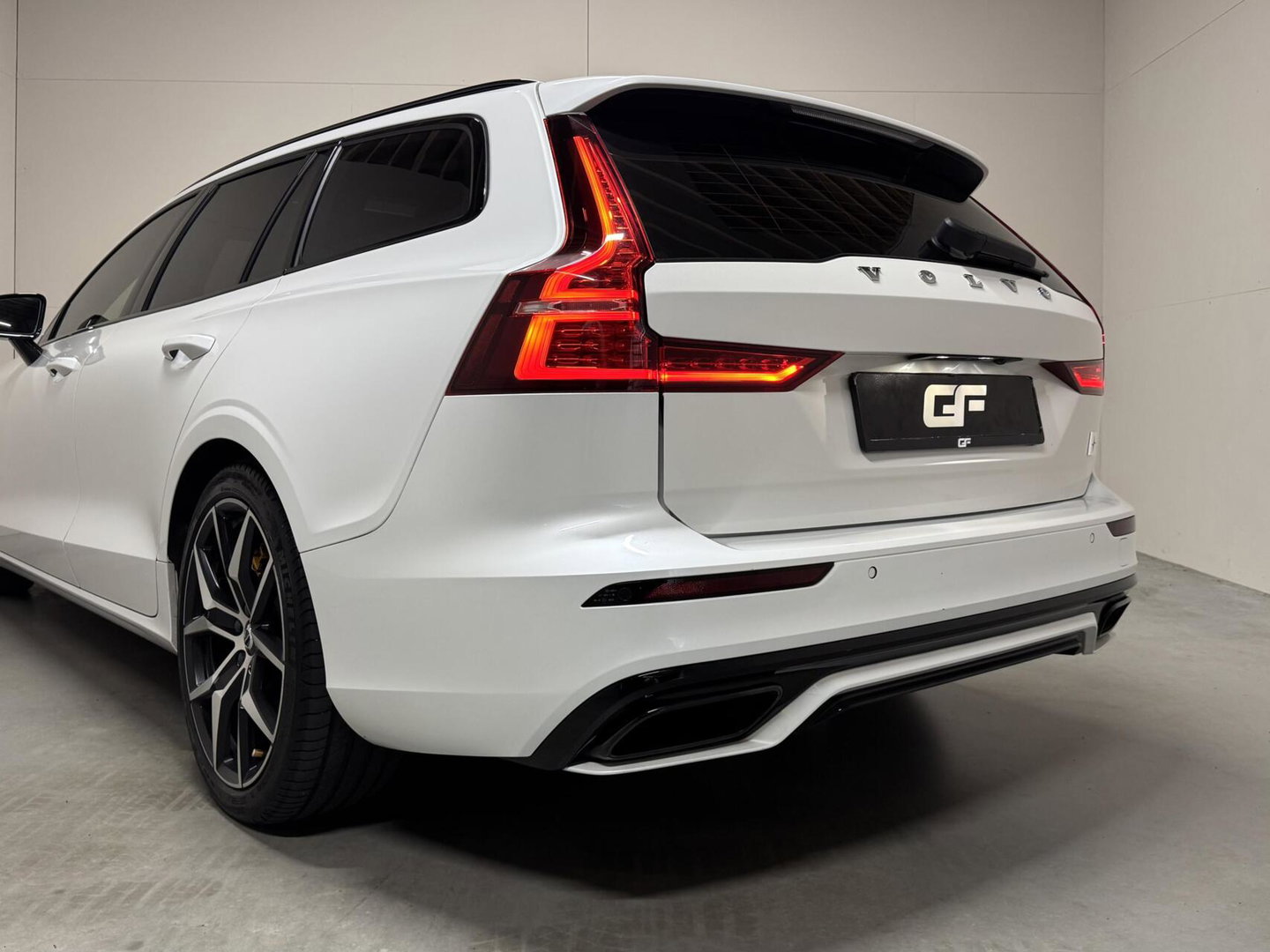 Volvo V60 2.0 T8 Twin Engine AWD Polestar Engineered Pano B&W 360° Carplay
