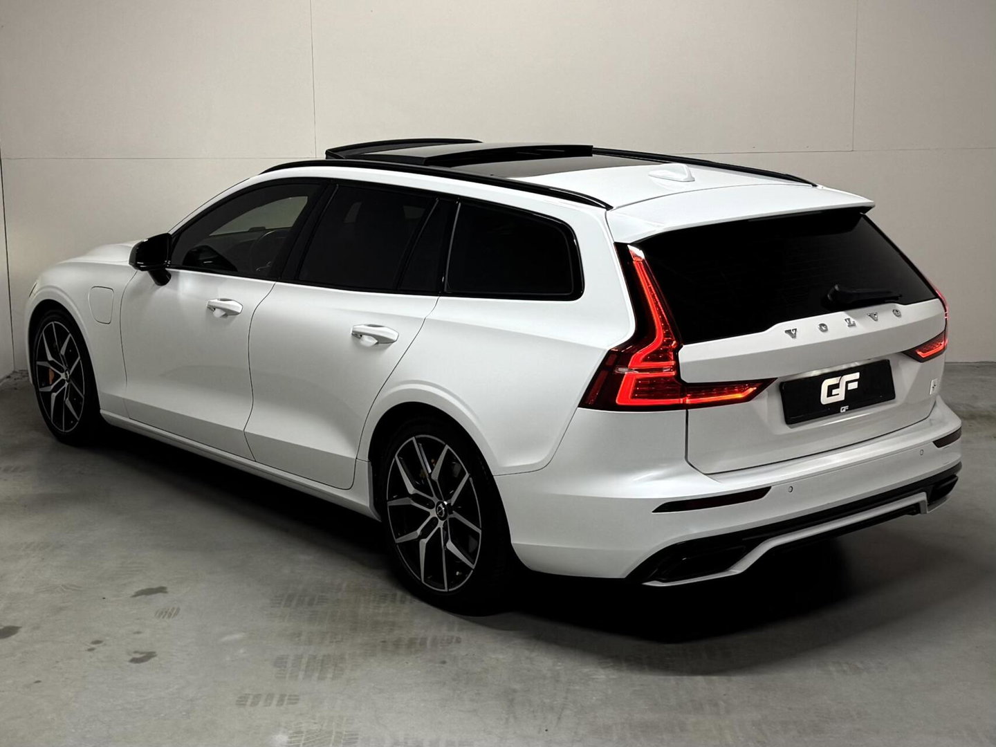 Volvo V60 2.0 T8 Twin Engine AWD Polestar Engineered Pano B&W 360° Carplay