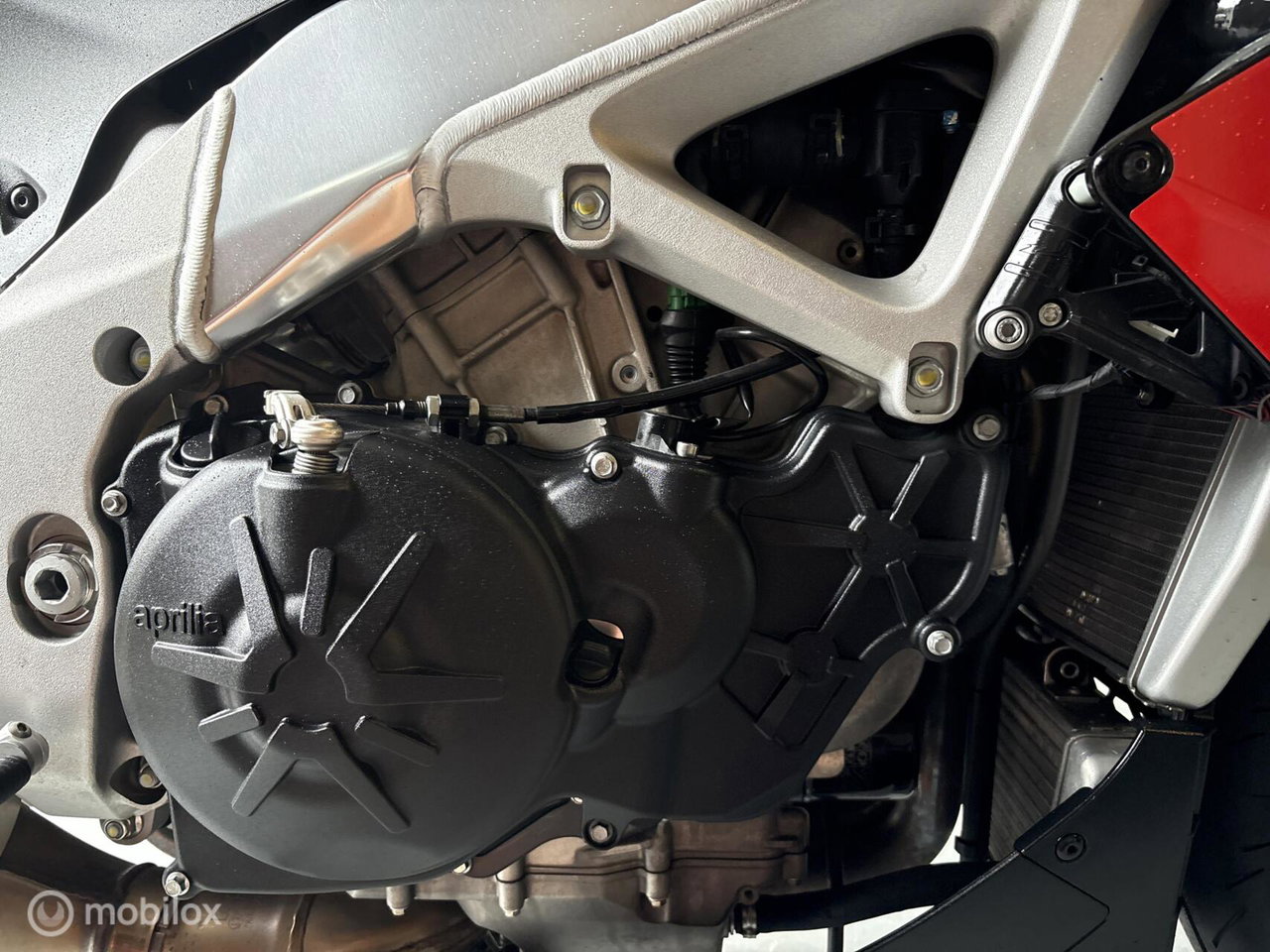 Aprilia Tuono V4