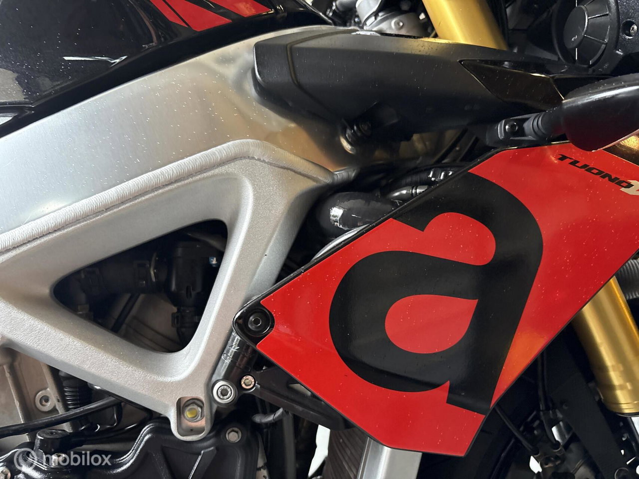 Aprilia Tuono V4