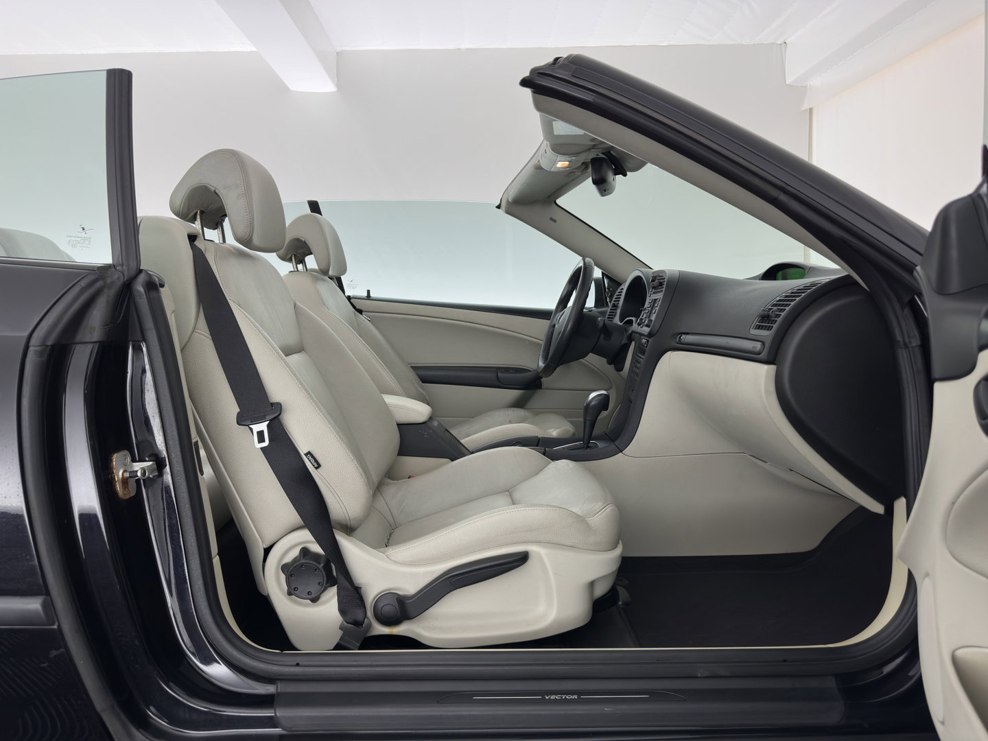 Saab 9-3 Cabrio 2.0 T Vector Aut. *LEATHER | NAVI-FULLMAP | HEATED-COMFORTSEATS | ECC | PDC | CRUISE | 16''ALU*