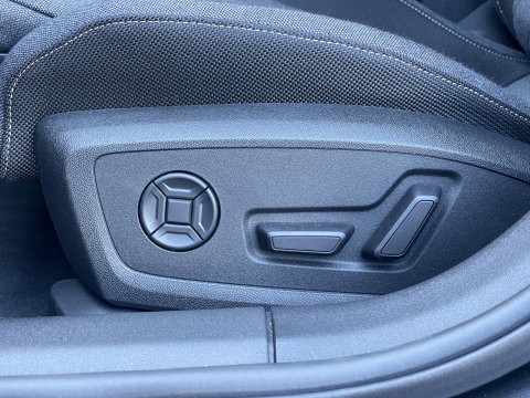 Audi A6 Avant 2.0 e-hybrid quattro S edition Competition | Apple Carplay | Keyless | Zwenkhaak | LED | 360 Camera | DAB | Navigatie |