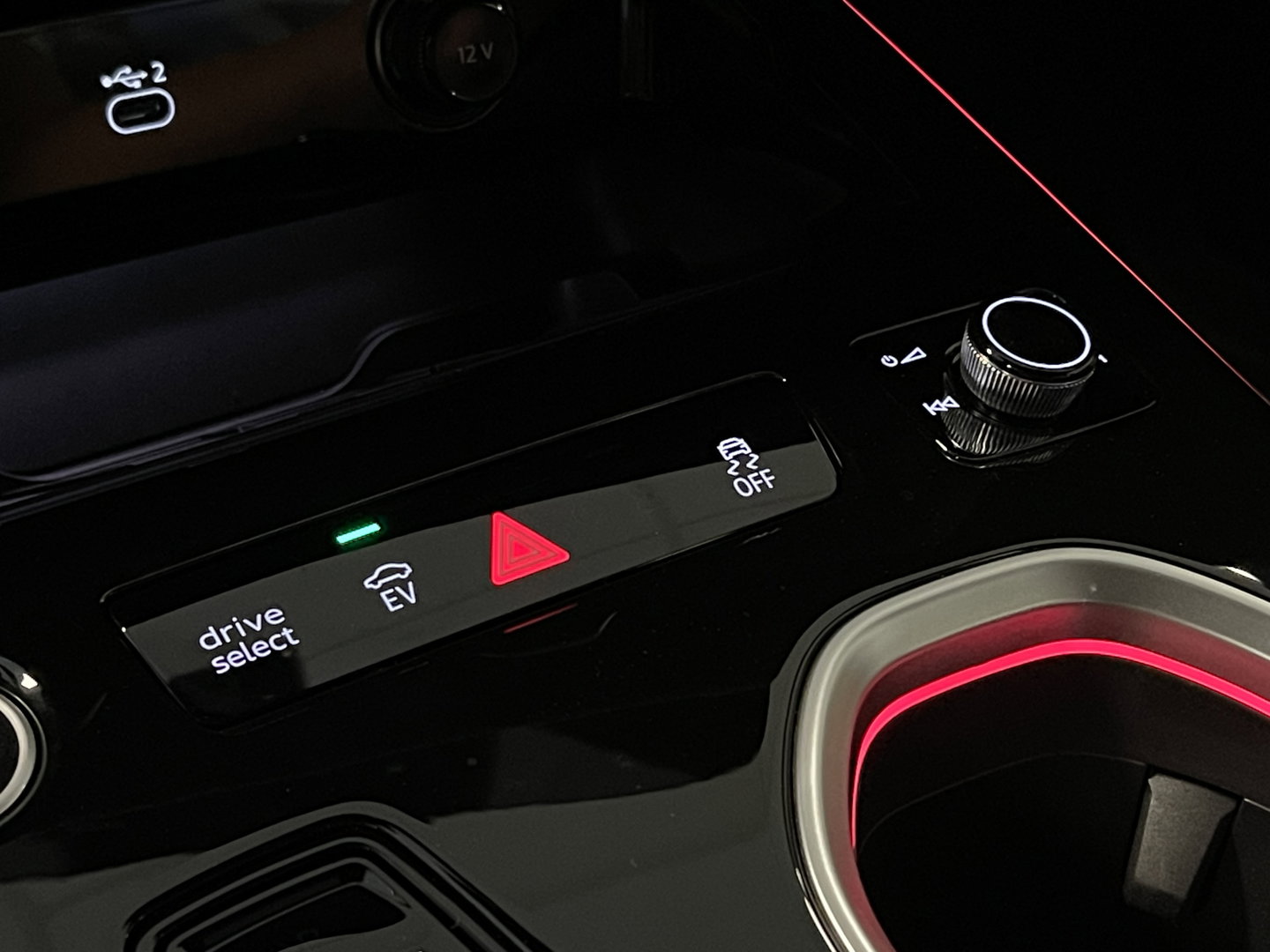 Audi A6 Avant 2.0 e-hybrid quattro S edition Competition | Apple Carplay | Keyless | Zwenkhaak | LED | 360 Camera | DAB | Navigatie |
