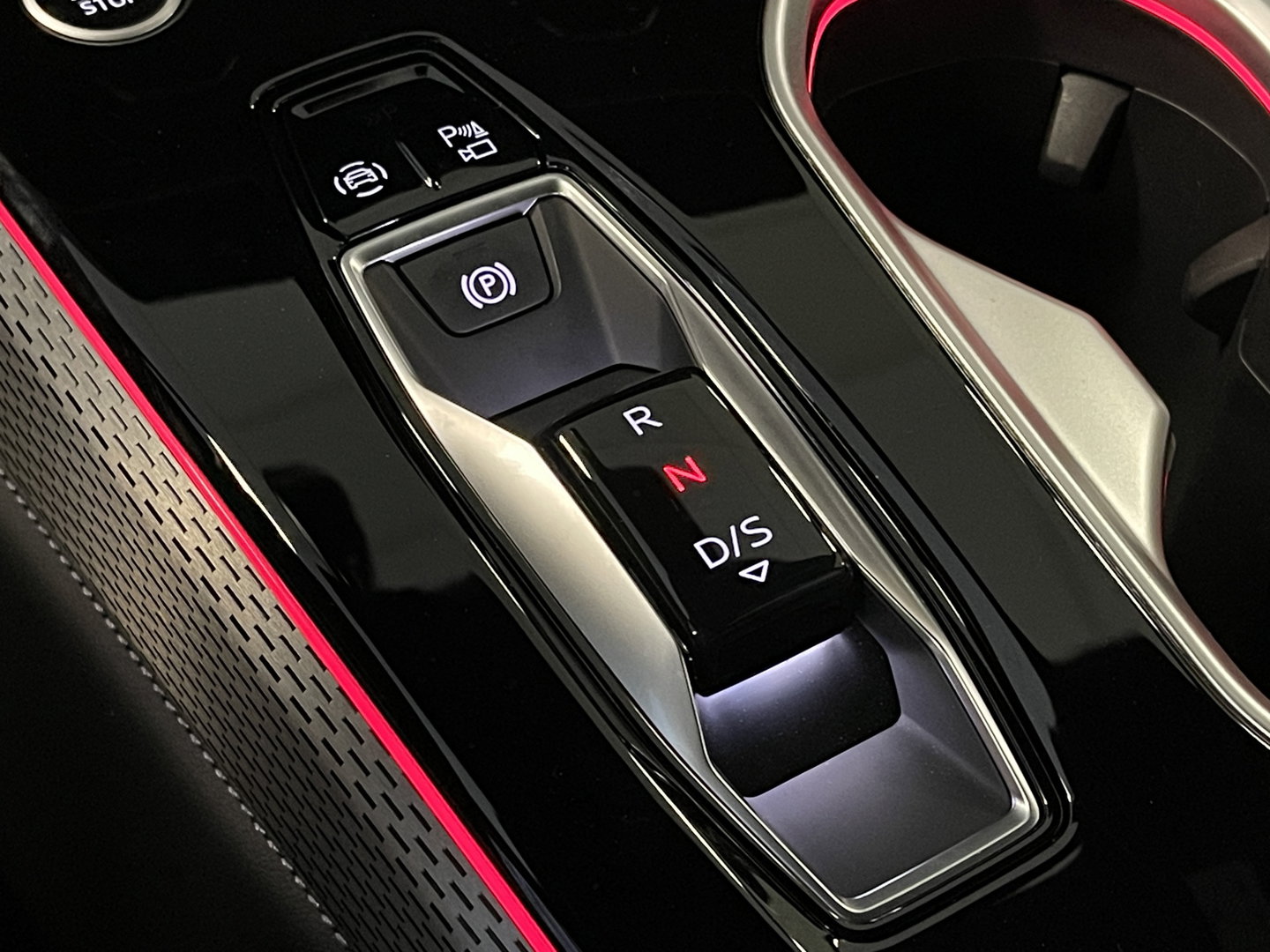 Audi A6 Avant 2.0 e-hybrid quattro S edition Competition | Apple Carplay | Keyless | Zwenkhaak | LED | 360 Camera | DAB | Navigatie |