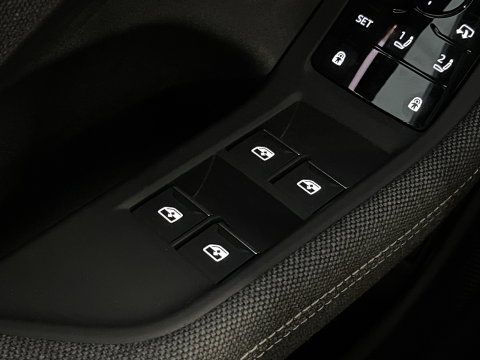 Audi A6 Avant 2.0 e-hybrid quattro S edition Competition | Apple Carplay | Keyless | Zwenkhaak | LED | 360 Camera | DAB | Navigatie |