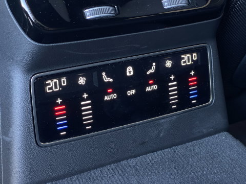 Audi A6 Avant 2.0 e-hybrid quattro S edition Competition | Apple Carplay | Keyless | Zwenkhaak | LED | 360 Camera | DAB | Navigatie |