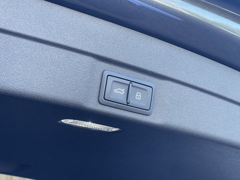 Audi A6 Avant 2.0 e-hybrid quattro S edition Competition | Apple Carplay | Keyless | Zwenkhaak | LED | 360 Camera | DAB | Navigatie |