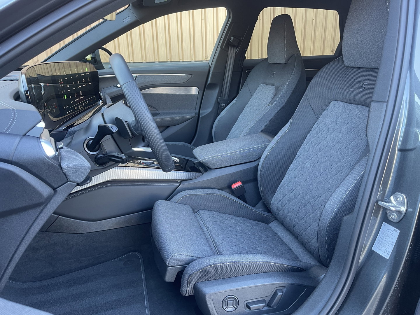 Audi A6 Avant 2.0 e-hybrid quattro S edition Competition | Apple Carplay | Keyless | Zwenkhaak | LED | 360 Camera | DAB | Navigatie |