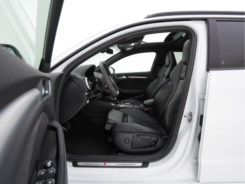 Audi RS3 Sportback 2.5 TFSI Quattro *RS-SEATS | PANO | ADAPTIVE-CRUISE | NAPPA-LEATHER | BANG&OLUFSEN | CAMERA | KEYLESS | BLINDSPOT | NAVI-FULLMAP | DIGI-COCKPIT | PRIVACY-GLASS | SHIFTPADDLES | CARBON-INLAY | 19''ALU*