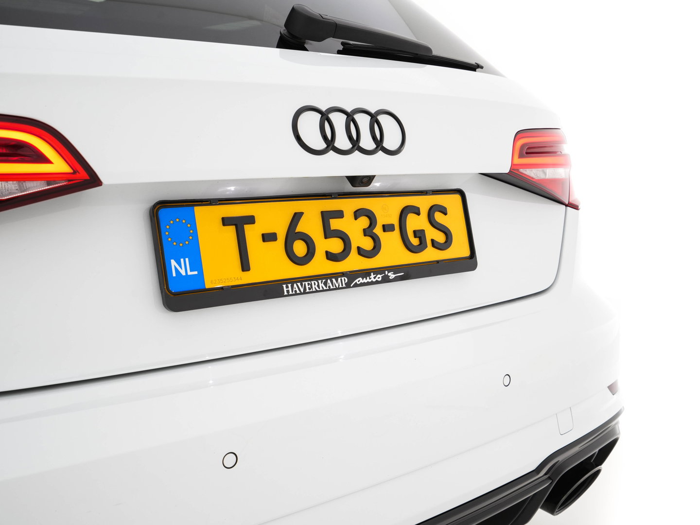 Audi RS3 Sportback 2.5 TFSI Quattro *RS-SEATS | PANO | ADAPTIVE-CRUISE | NAPPA-LEATHER | BANG&OLUFSEN | CAMERA | KEYLESS | BLINDSPOT | NAVI-FULLMAP | DIGI-COCKPIT | PRIVACY-GLASS | SHIFTPADDLES | CARBON-INLAY | 19''ALU*