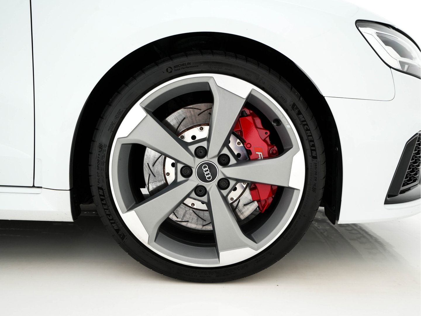 Audi RS3 Sportback 2.5 TFSI Quattro *RS-SEATS | PANO | ADAPTIVE-CRUISE | NAPPA-LEATHER | BANG&OLUFSEN | CAMERA | KEYLESS | BLINDSPOT | NAVI-FULLMAP | DIGI-COCKPIT | PRIVACY-GLASS | SHIFTPADDLES | CARBON-INLAY | 19''ALU*