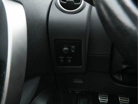Nissan QASHQAI+2 2.0 Connect Edition *PANO | NAVI-FULLMAP | ECC | CRUISE | PRIVACY-GLASS | CAMERA | 18"ALU*