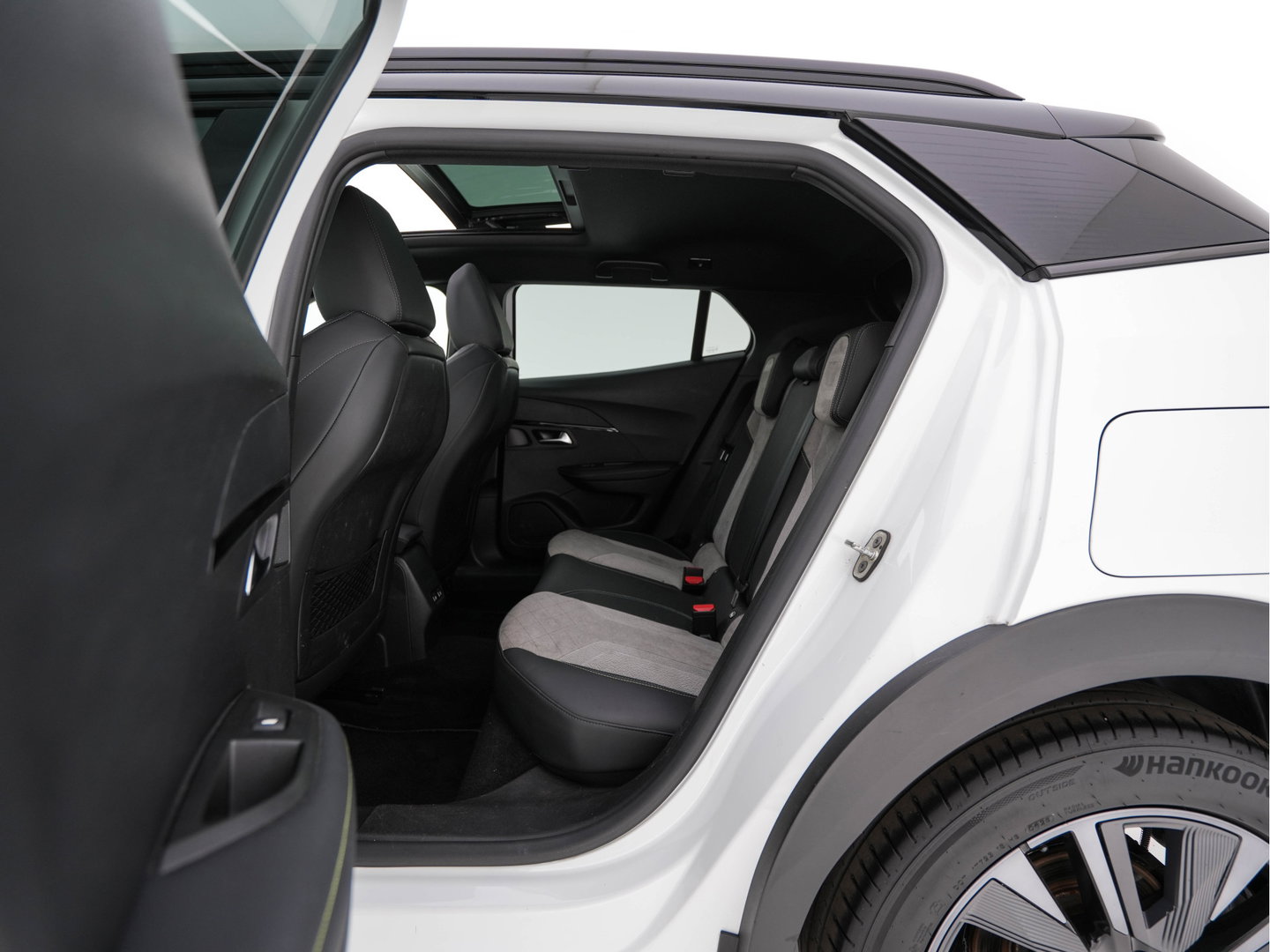 Peugeot e-2008 EV GT Pack 50 kWh [3-Fase-11kW] {SoH-88%} (INCL-BTW) * HEATPUMP | PANO |  LEATHER-ALCANTARA| DIGI-COCKPIT | FULL-LED | BLIS | KEYLESS | CAMERA | CARPLAY | DAB+ | NAVI-FULLMAP | ECC | PDC | SPORTSEATS | AMBIENTLIGHT | PRIVACY-GLASS |