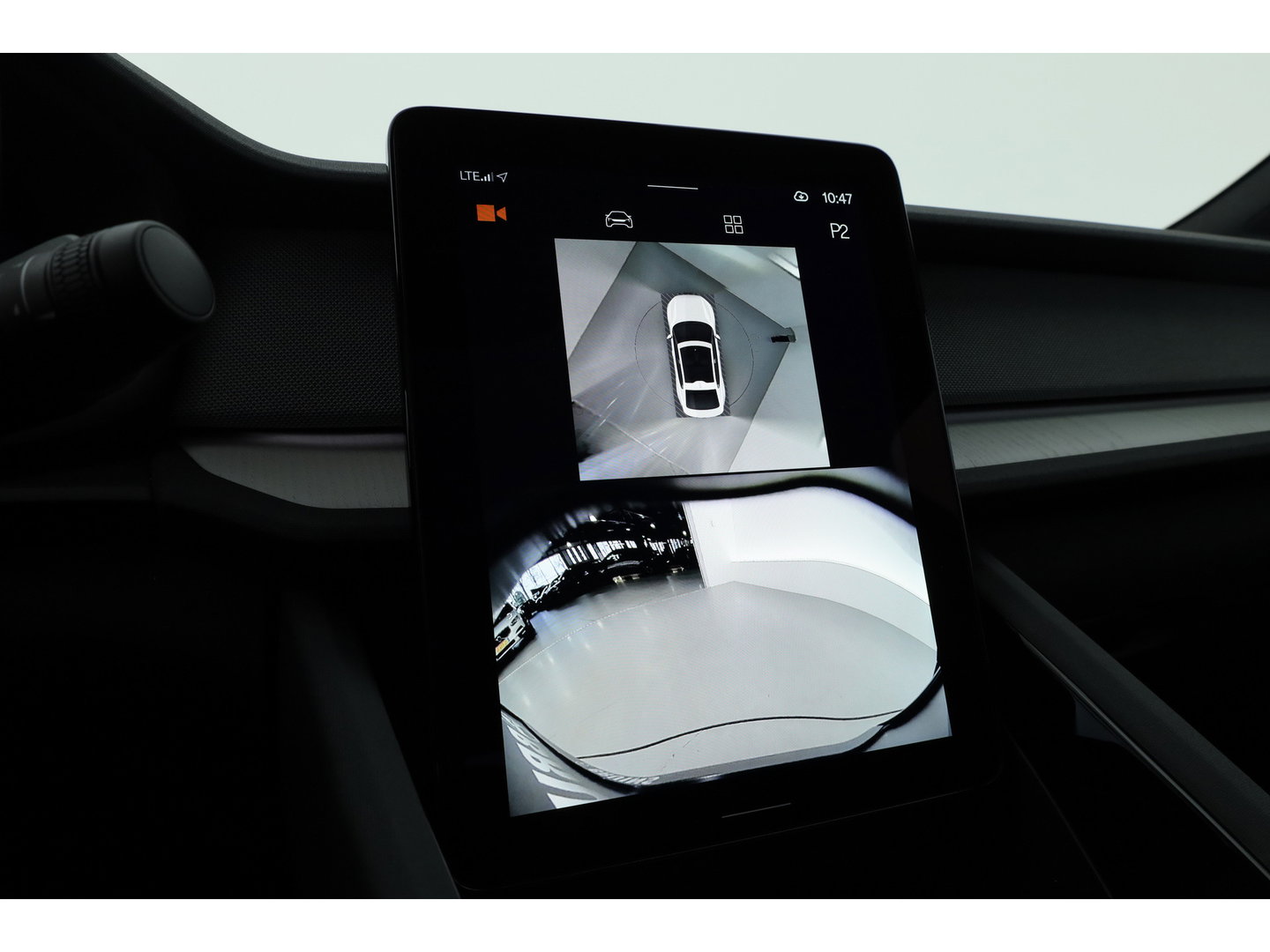 Polestar 2 Long Range Dual motor Plus 82 kWh | Stoelventilatie | Leer |  ACC | Blis | Pano | 360 Camera | Trekhaak | stoel 4 & stuur verwarming |