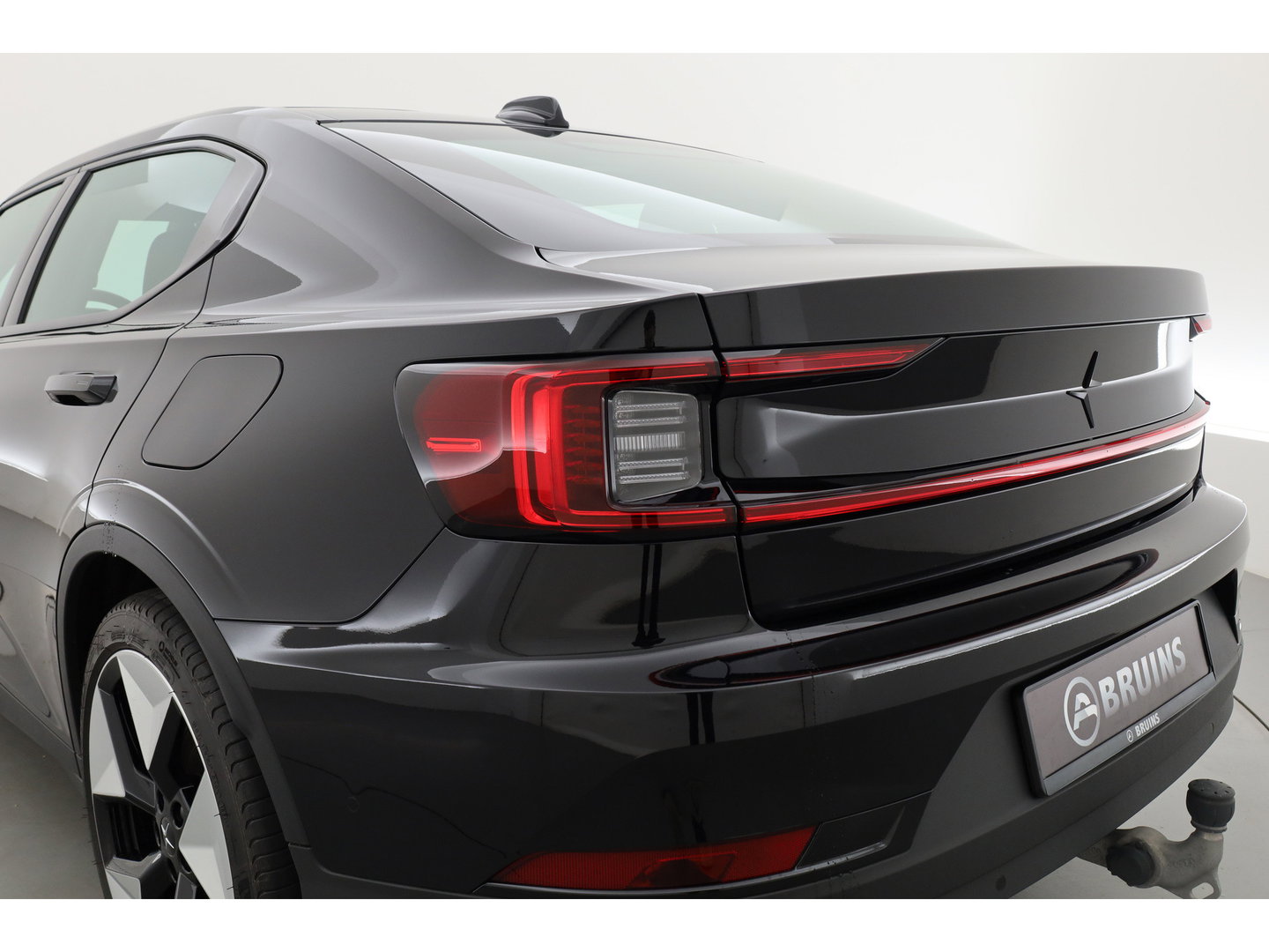 Polestar 2 Long Range Dual motor Plus 82 kWh | Stoelventilatie | Leer |  ACC | Blis | Pano | 360 Camera | Trekhaak | stoel 4 & stuur verwarming |