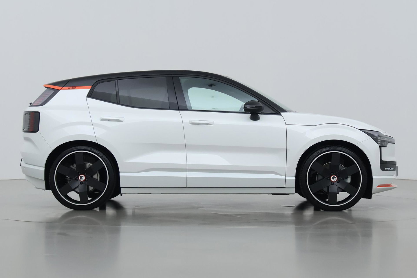 Volvo EX30 Single Motor Extended Range Plus 69 kWh | EVERLAST Edition | ACC | 21 Inch | Harman/Kardon | Warmtepomp | Stoel+Stuurverwarming