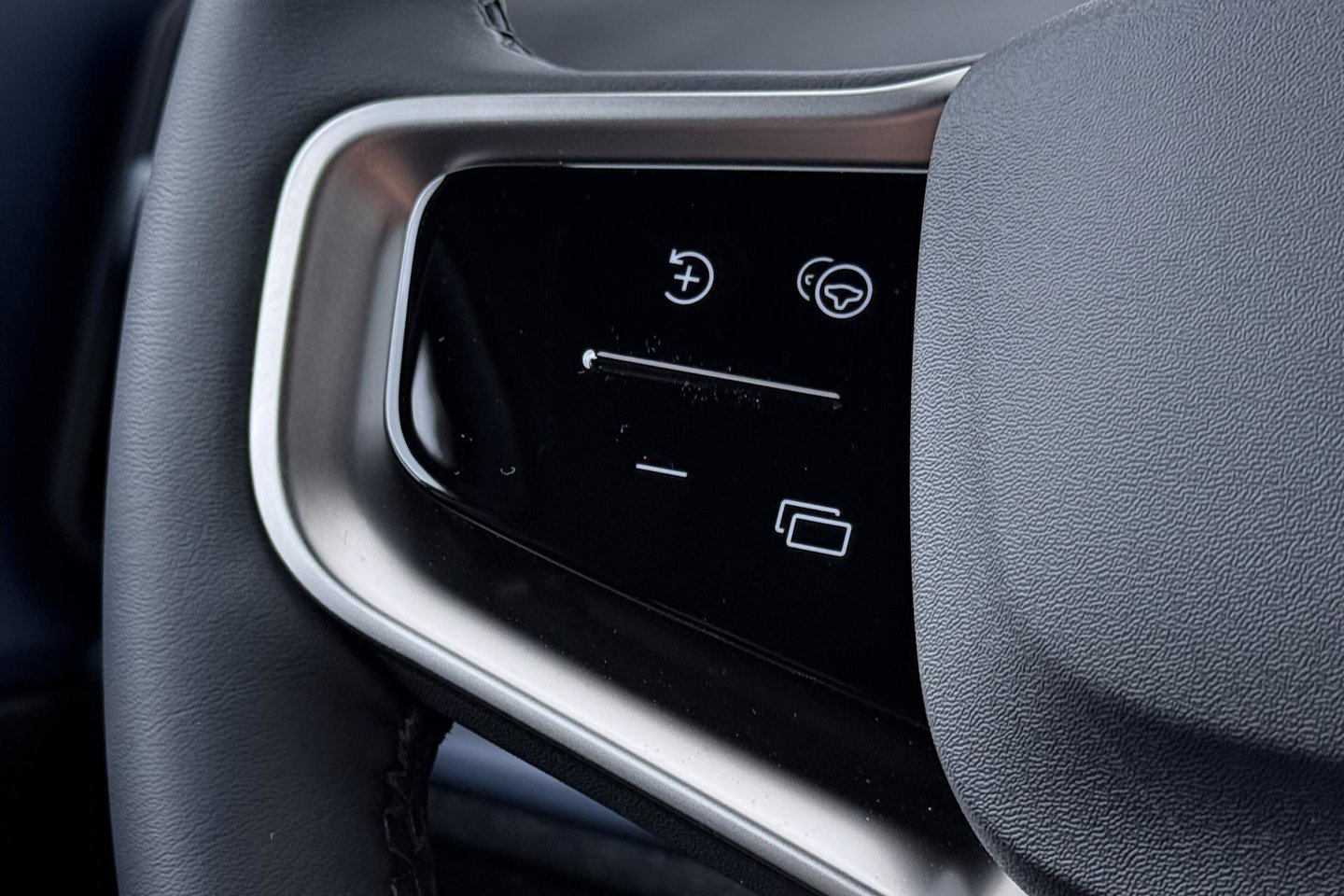 Volvo EX30 Single Motor Extended Range Plus 69 kWh | EVERLAST Edition | ACC | 21 Inch | Harman/Kardon | Warmtepomp | Stoel+Stuurverwarming
