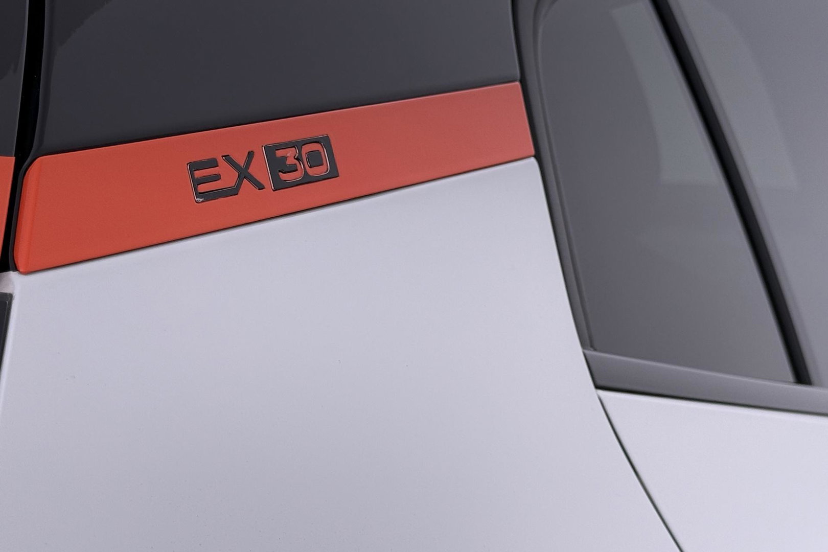 Volvo EX30 Single Motor Extended Range Plus 69 kWh | EVERLAST Edition | ACC | 21 Inch | Harman/Kardon | Warmtepomp | Stoel+Stuurverwarming
